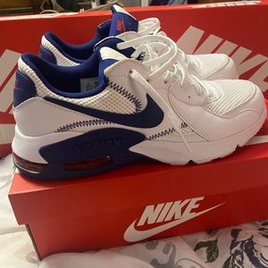Nike air maxes